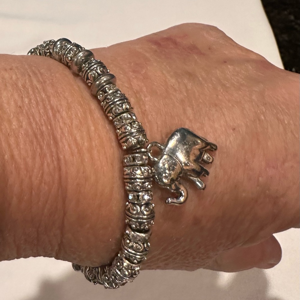 Beautiful Silver Elephant Stretch Bracelet‎